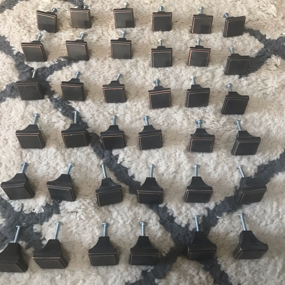 Cabinet knobs and pulls